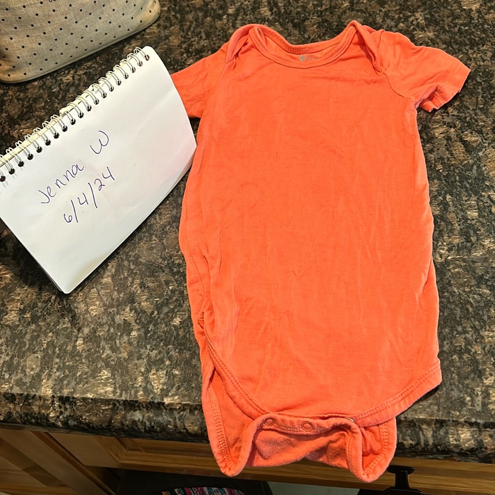 Kyte baby Melon bodysuit PLAY CONDITION